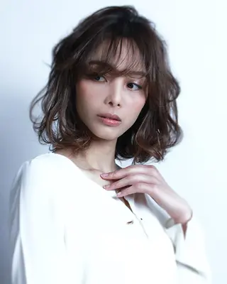 ミディアム 菅野 恵のヘアスタイル