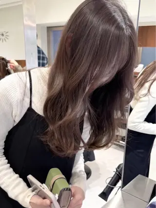 セミロング 🎀 うる艶透明感 カラー / 錦糸町のヘアスタイル