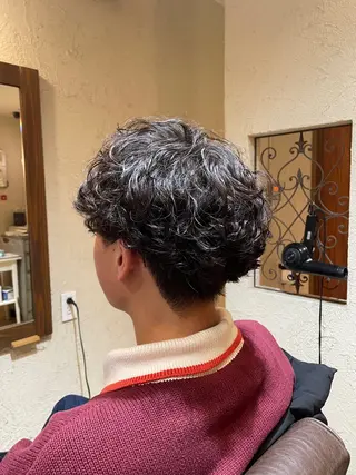 ショート パーマ メンズ 森本 修吏のヘアスタイル