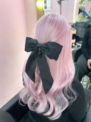ロング 2次元カラー/ ブリーチMANATOのヘアスタイル