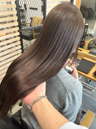 ロング 1回で綺麗になる 髪質改善 小山光のヘアスタイル