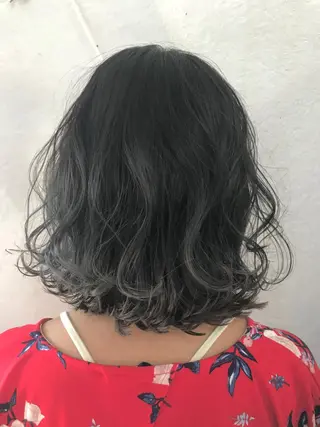 ショート 白髪ぼかしハイライト バレイヤージュヤマトのヘアスタイル