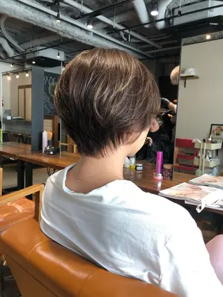 ショート カラー 🌟小顔カット🌟 レイヤーカットボブのヘアスタイル