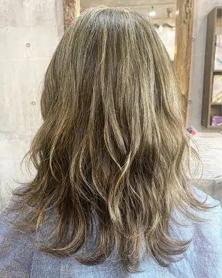 セミロング higashi chiriのヘアスタイル