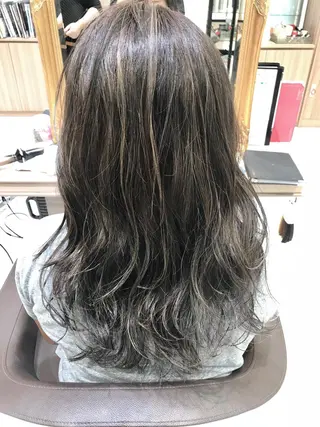 セミロング カラー 島袋 ナオユキのヘアスタイル