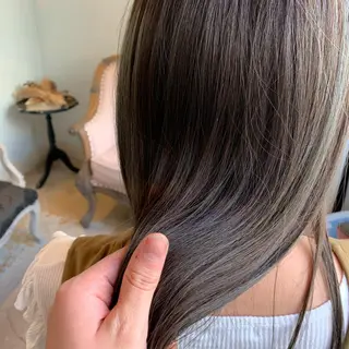 ロング カラー SAKINO. ベージュカラーのヘアスタイル