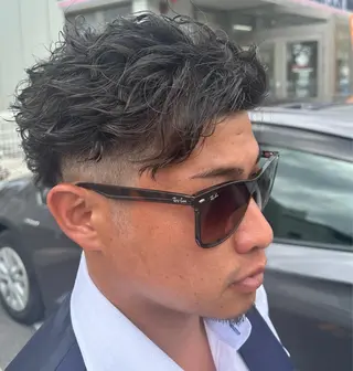 ショート パーマ 饒平名 知也のヘアスタイル