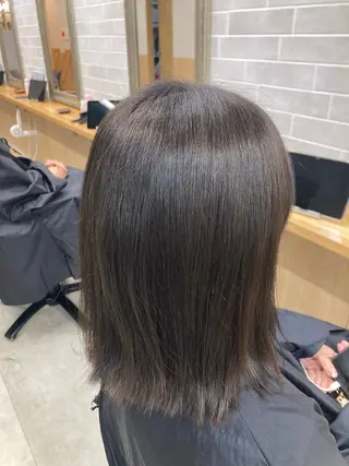 ロング レイヤー・カット モデル・透明感カラーのヘアスタイル