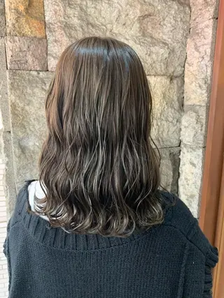 ミディアム カラー 蓮見  友里のヘアスタイル