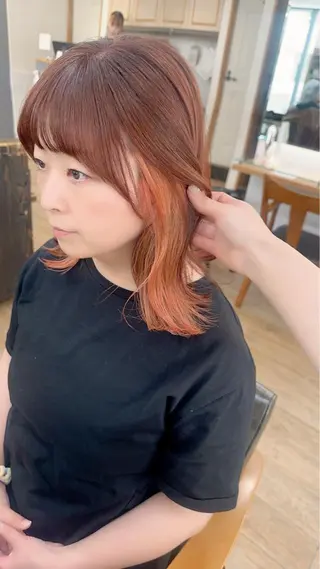 ミディアム カラー パーマ ヘアアレンジ メンズ キッズ ネイル マツエク・マツパ アイブロウ レイヤーカット／顔周 りカット/縮毛矯正のヘアスタイル