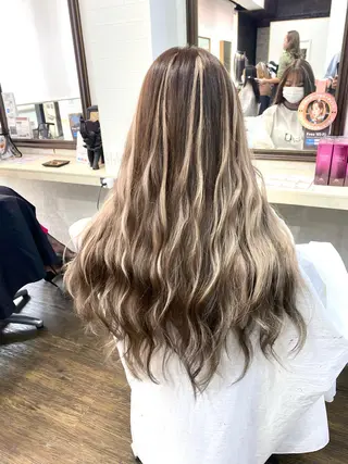 ロング カラー パーマ ヘアアレンジ ネイル マツエク・マツパ ブリーチカラー特化 U-topia小島のヘアスタイル