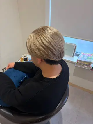 カラー メンズ 荒井 茉凜のヘアスタイル