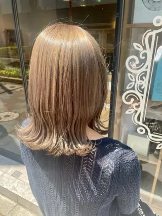 ミディアム カラー 小柳 夏美のヘアスタイル