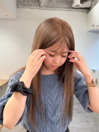 ロング カラー maruquee de mashu所属・モモコ/ブリーチ/ ミルクティカラーのヘアスタイル