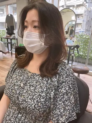 ミディアム レイヤーカット、 大人可愛い　中村美羅のヘアスタイル