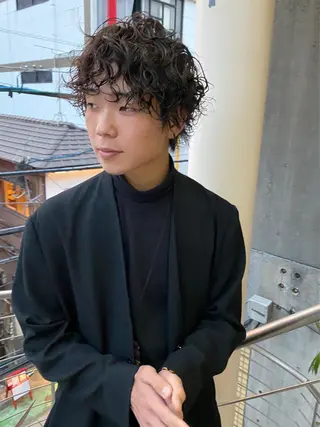 ミディアム パーマ qiie/ワンカラー インナーカラーのヘアスタイル