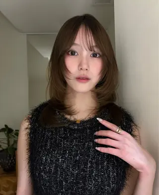 ミディアム カラー 透明感カラー アオイのヘアスタイル