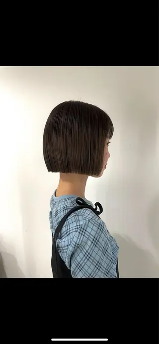 ショート カラー 青沼夏未/オリーブ/ 寒色カラーのヘアスタイル