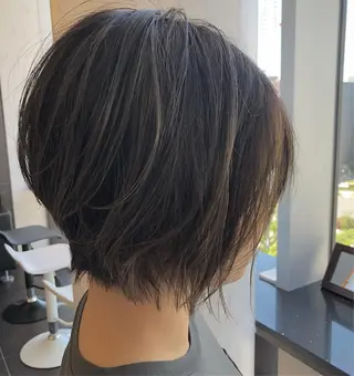 ショート カラー パーマ 小田 莉加子のヘアスタイル