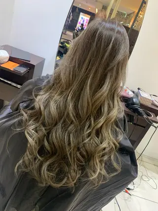 ロング カラー 吉本 yoshimotoのヘアスタイル