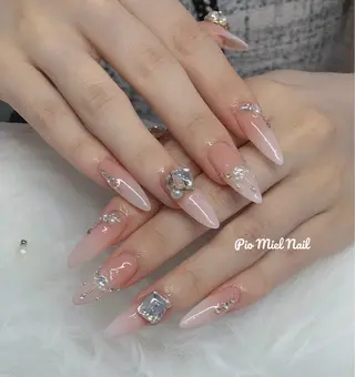 ミディアム Pio Mielのネイルデザイン