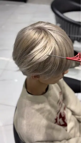 ショート カラー ねね🦖 /ブリーチカラーのヘアスタイル