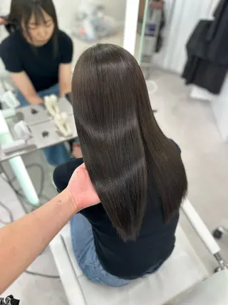 ロング タマシロカリン 艶カラー/レイヤーのヘアスタイル