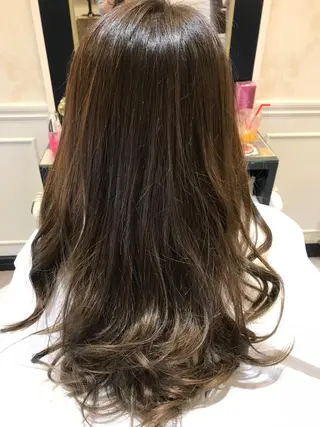 ロング カラー 粟田 めぐみのヘアスタイル
