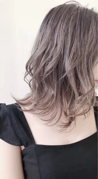 ミディアム カラー 宮原 佳苗のヘアスタイル