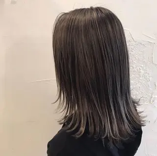 ミディアム カラー ヤスノ リョウのヘアスタイル