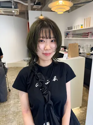 ミディアム カラー 可愛いパーマスタイル といえばISSEYのヘアスタイル