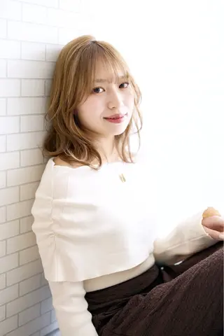 ミディアム カラー クボキ サヤのヘアスタイル