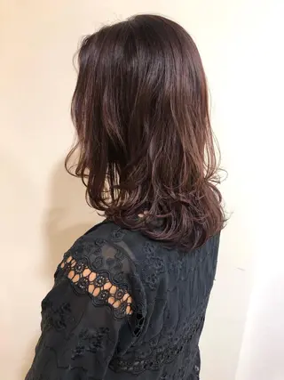 ミディアム カラー MIOベージュカラー 柔らかいカラーのヘアスタイル