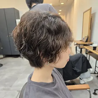 ショート パーマ カラー 浜田りほ Luxbe 博多バスターミナルのヘアスタイル