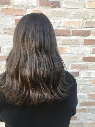 ロング カラー 泉谷 莉可のヘアスタイル