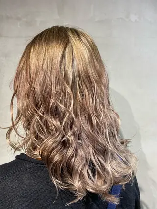 セミロング 寄主 洸雅のヘアスタイル