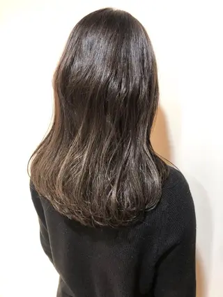 ロング カラー MIOベージュカラー 柔らかいカラーのヘアスタイル