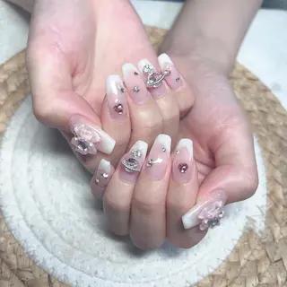 ネイル Maggie Nail🦩のネイルデザイン