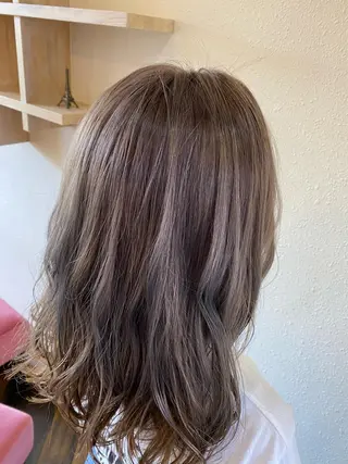 セミロング 中川 茜里のヘアスタイル