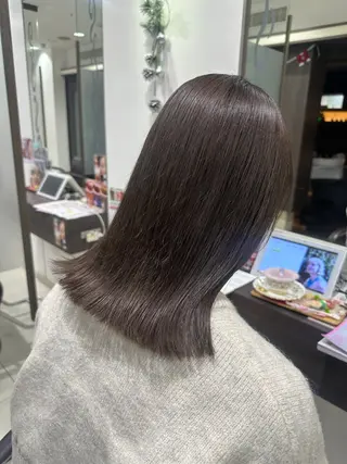 ミディアム レイヤー 艶々カラーのヘアスタイル