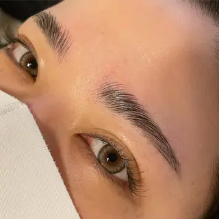 GRAN  EYE 砂川智美のマツエク・マツパデザイン