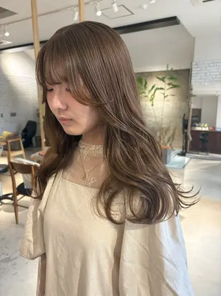 ロング Yui⭐️ 透け感カラーのヘアスタイル