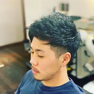 ショート パーマ メンズ 向井 優汰のヘアスタイル