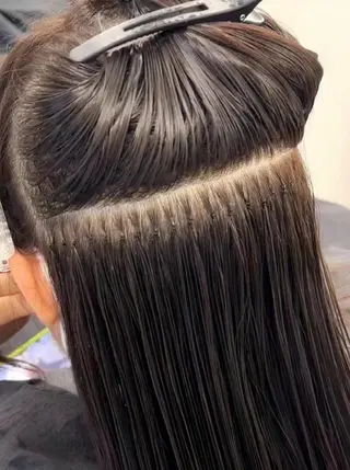 コウ チホウのヘアスタイル