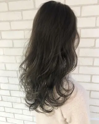 ロング カラー 小島 侑衣のヘアスタイル