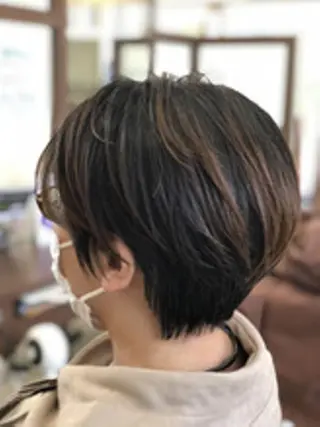 ショート 生駒市デザインカラー /浜中美奈のヘアスタイル
