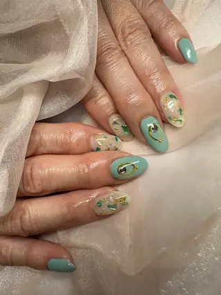 ネイル AOAQUA SHIORIのネイルデザイン