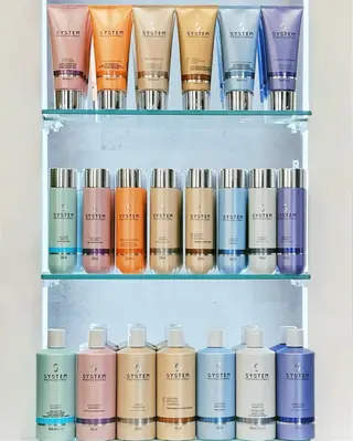 ロング カラー ミルクティーベージュ ブリーチ 店長 清水のヘアスタイル