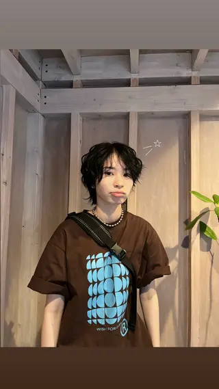 ショート カラー 実生miu 個性派ハイトーンのヘアスタイル