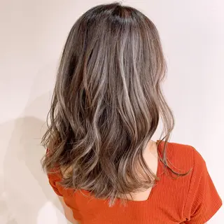 ミディアム カラー 渋谷🤍ブリーチ エクステ🤍アミルのヘアスタイル